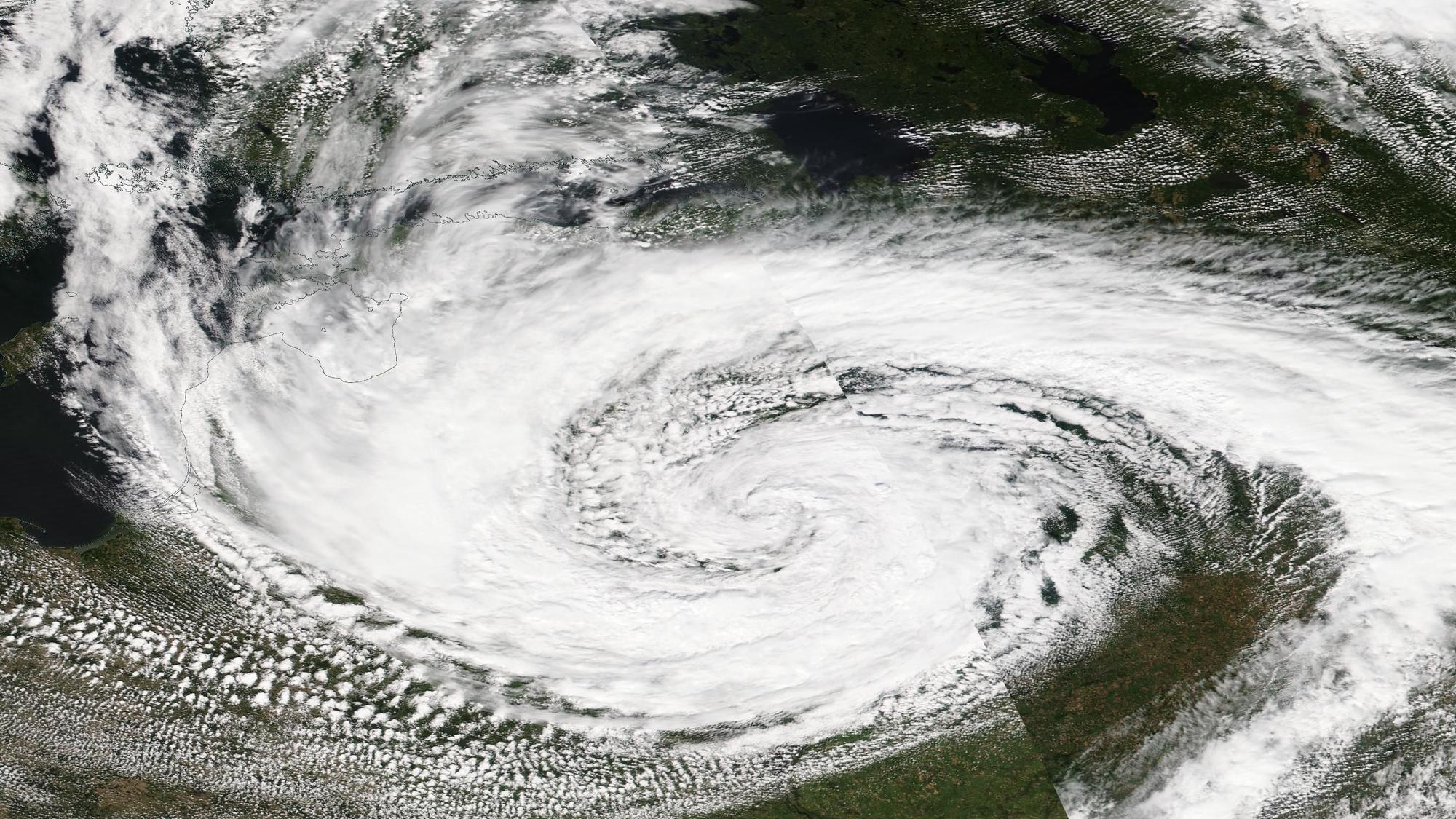 Ein außergewöhnlicher Sturm mit Regenmengen von um die 200 Litern Regen pro Quadratmeter zieht am Dienstag (30. Juli) über die Ostseeküste hinweg. Meteorologen sprechen von einem historischen und außergewöhnlichen Sturm.