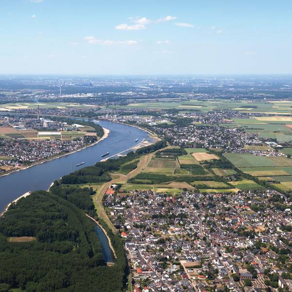 Der Rhein trennt den Rhein-Erft-Kreis von Niederkassel.