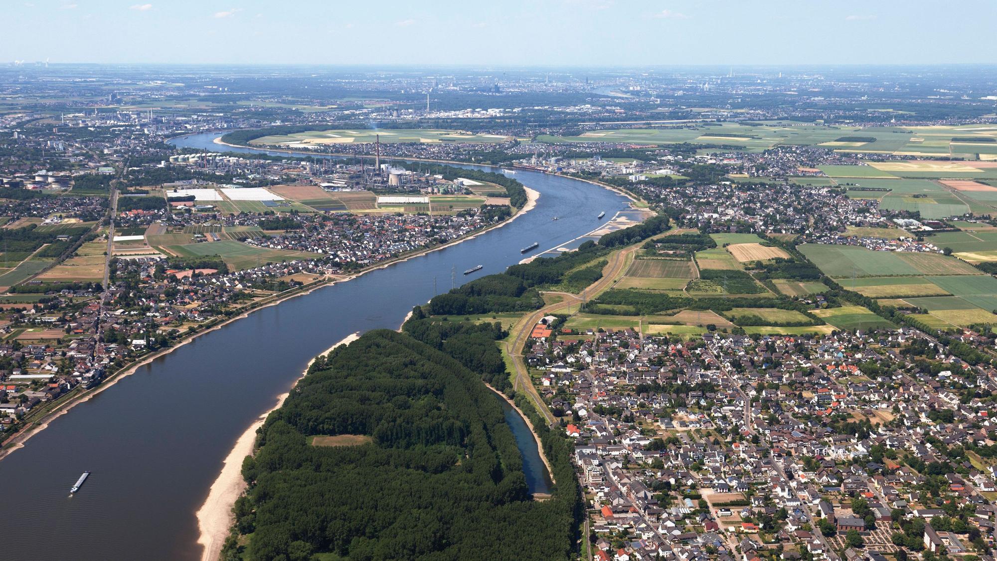 Der Rhein trennt den Rhein-Erft-Kreis von Niederkassel.