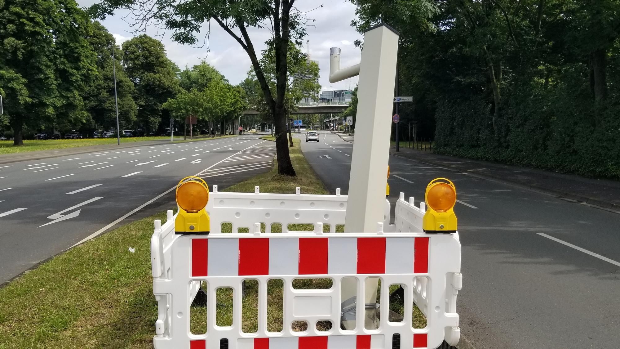 Blitzer an der Kreuzung Riehler Straße/Elsa-Brändström-Straße in Köln-Riehl