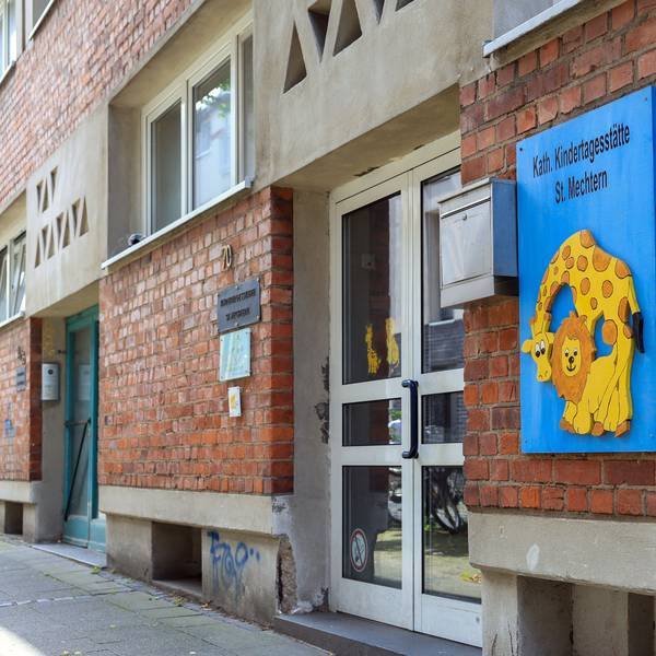 Der Eingang der Kindertagesstätte St. Mechtern in Ehrenfeld.