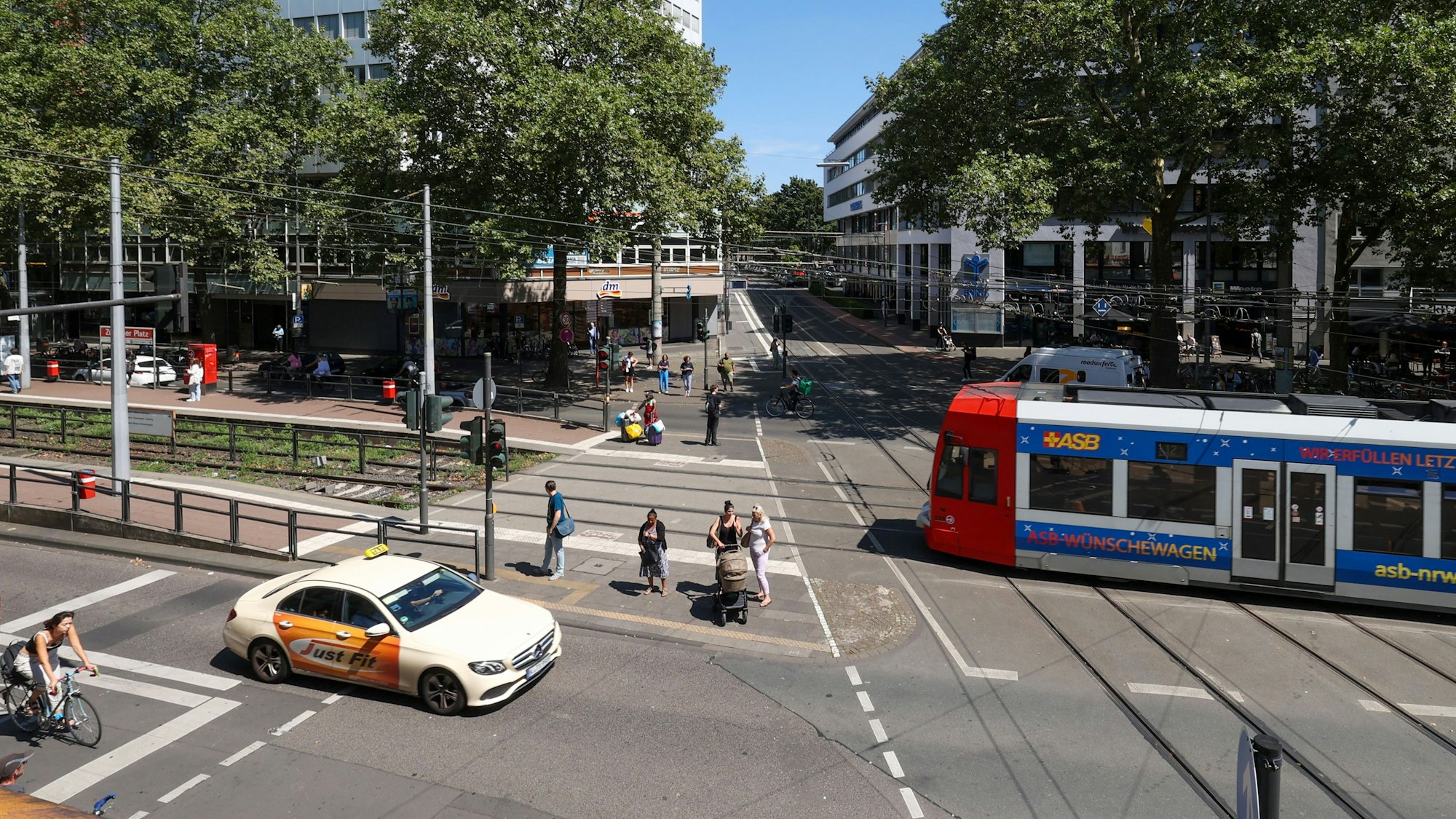 29.07.2024
Köln:
Unfallatlas zeigt: Die zwei gefährlichsten Kreuzungen NRWs befinden sich in Köln. (Archivbild)