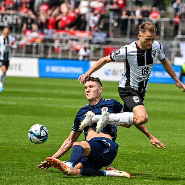 GER, 3. Liga, SSV Ulm 1846 vs FC Viktoria Köln / 04.05.2024, Donaustadion, Ulm, GER, 3. Liga, SSV Ulm 1846 vs FC Viktoria Köln, im Bild Christoph Greger Koeln, 15 rettet gegen Leonardo Weschenfelder Scienza SSV Ulm, 22 *** GER, 3 Liga, SSV Ulm 1846 vs FC Viktoria Köln 04 05 2024, Donaustadion, Ulm, GER, 3 Liga, SSV Ulm 1846 vs FC Viktoria Köln, in the picture Christoph Greger Koeln, 15 saves against Leonardo Weschenfelder Scienza SSV Ulm, 22 nordphotoxGmbHx/xHafner nph00200
