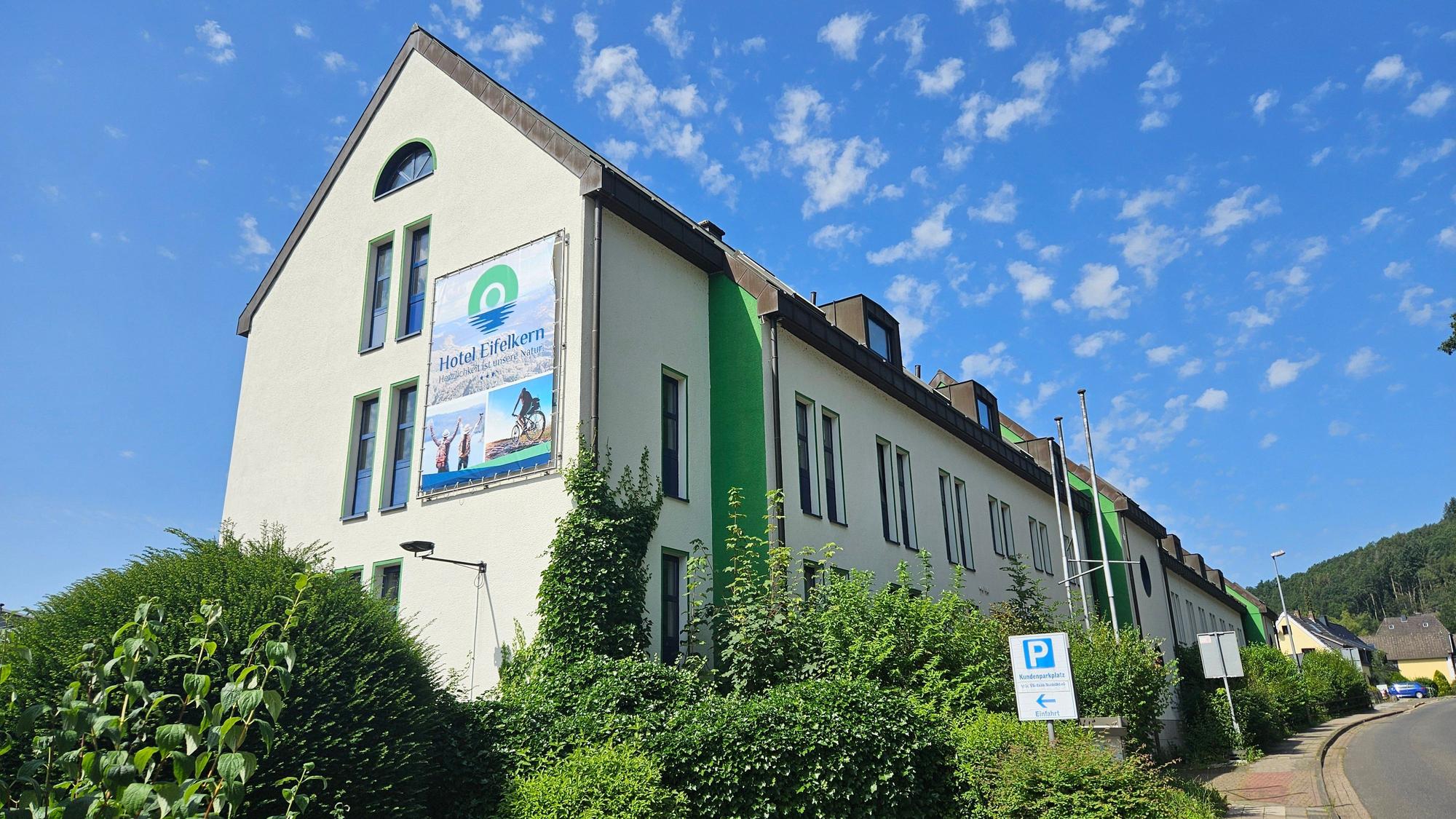Blick auf das Hotel Eifelkern an der Monschauer Straße in Schleiden.