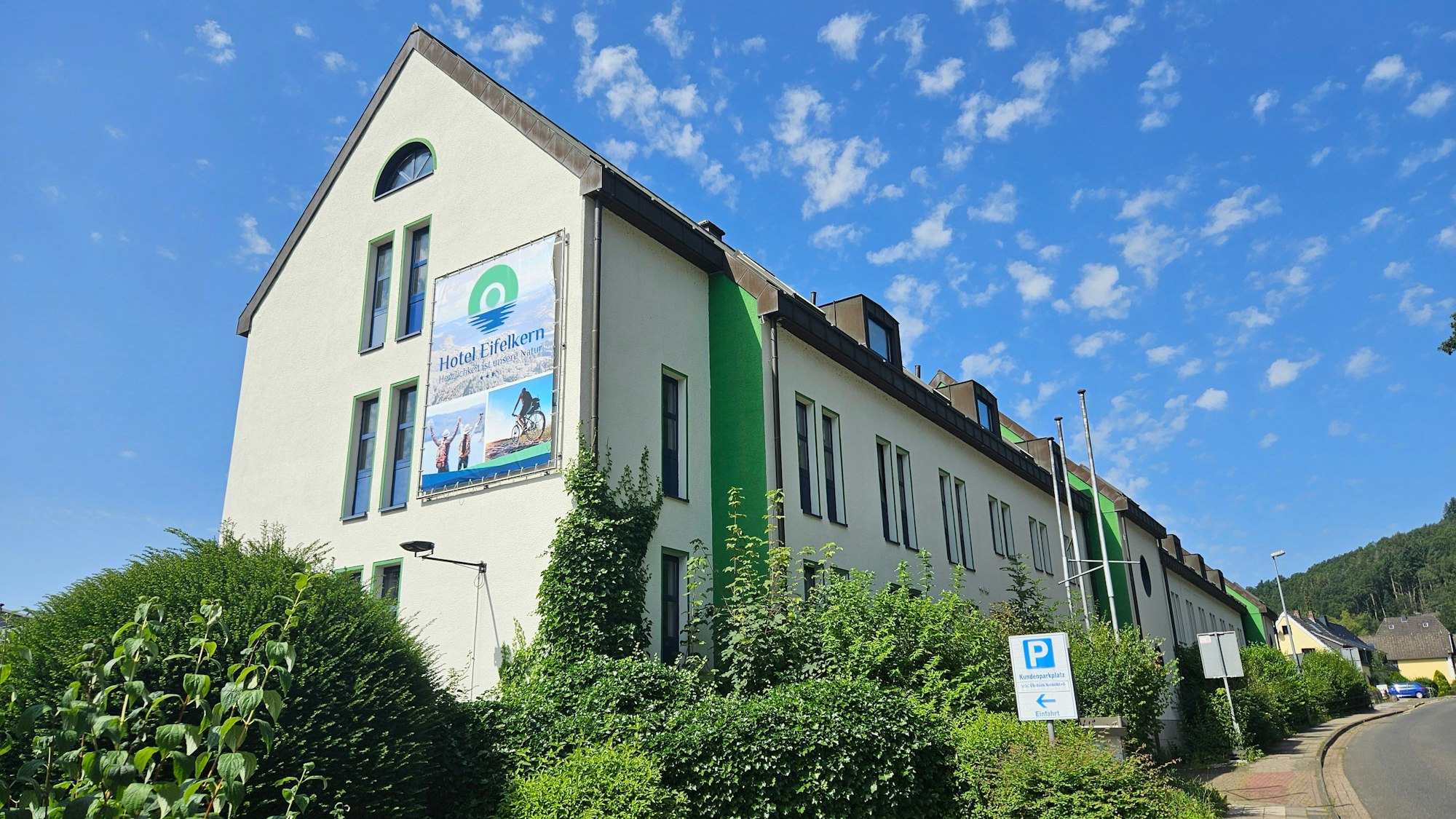 Blick auf das Hotel Eifelkern an der Monschauer Straße in Schleiden.