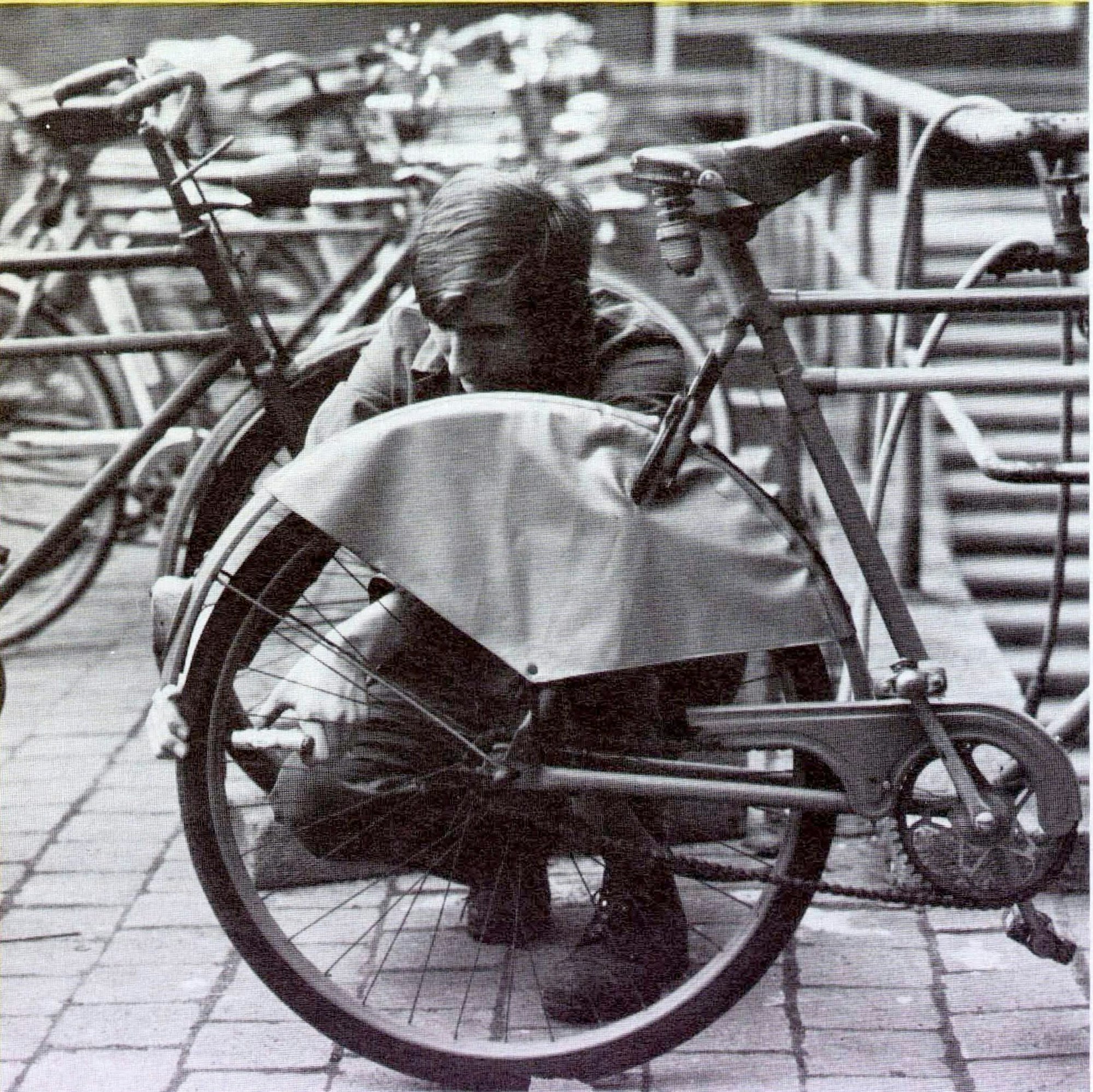 Historische Bilder vom roten Bayer-Rad aus dem Bayer-Archiv