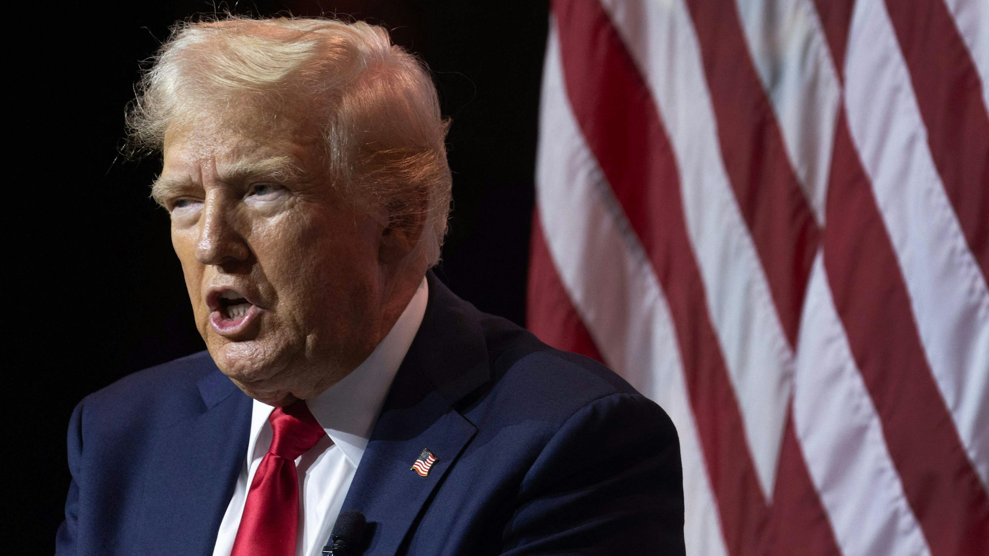 Trump bei einem Auftritt vor der nationalen Vereinigung schwarzer Journalisten in Chicago.