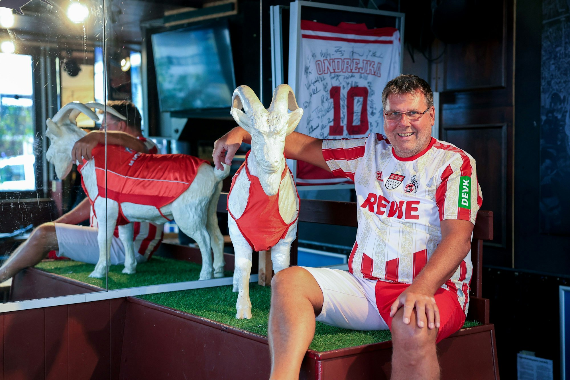 01.08.2024, Köln: Lutz Nagrotzki ist der Wirt der Kneipe Piranha.
Foto: Michael Bause