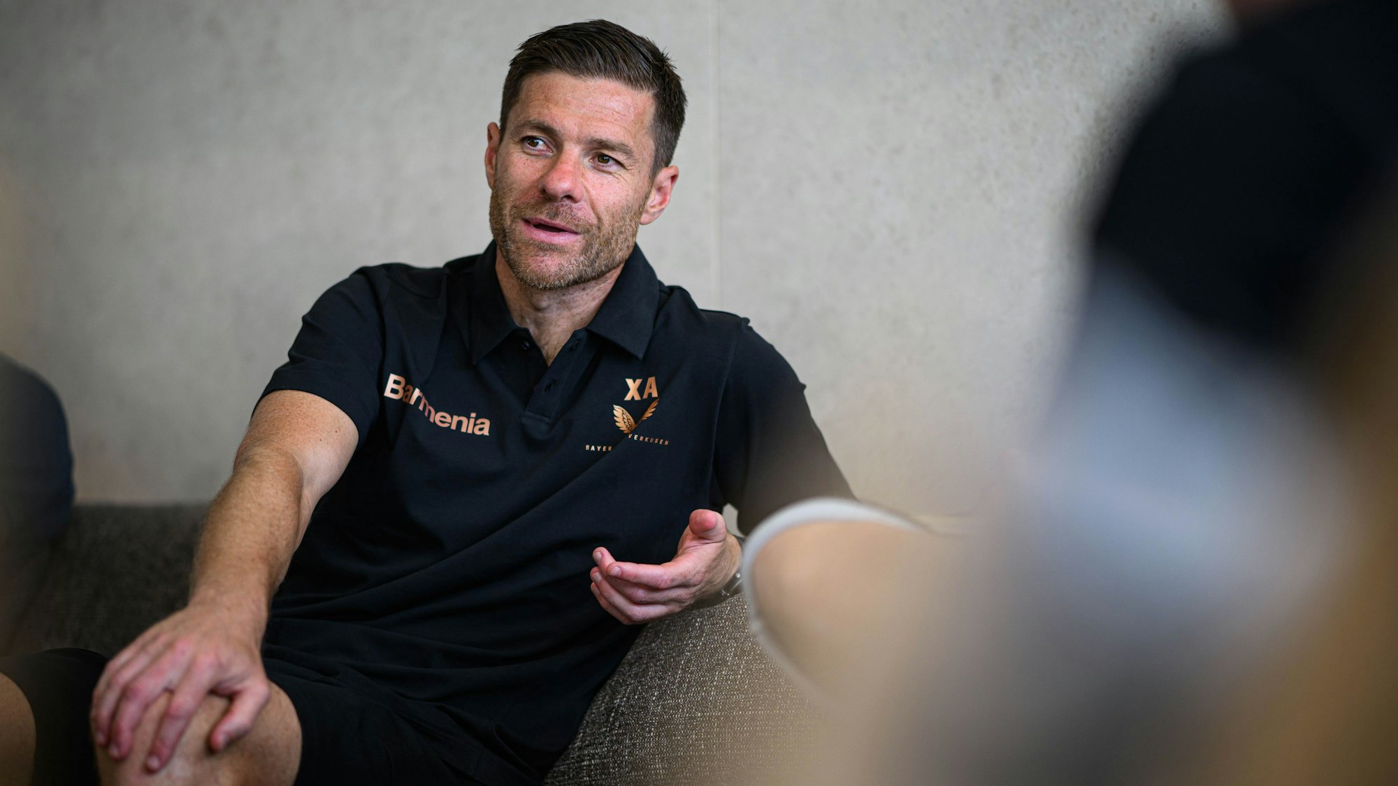 Ganz entspannt im Trainingslager in Donaueschingen: Bayer-04-Trainer Xabi Alonso.