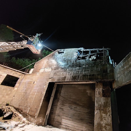 Eine abgebrannte Kfz-Werkstatt.