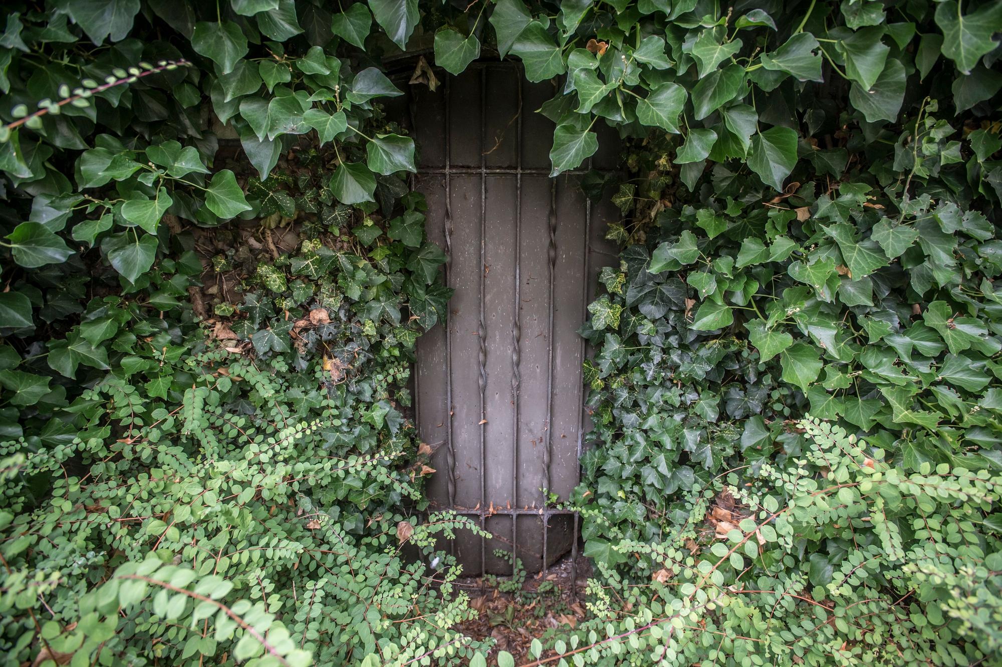 Die heute sichtbare Tür zum Bunker am Kaiserplatz Wiesdorf.