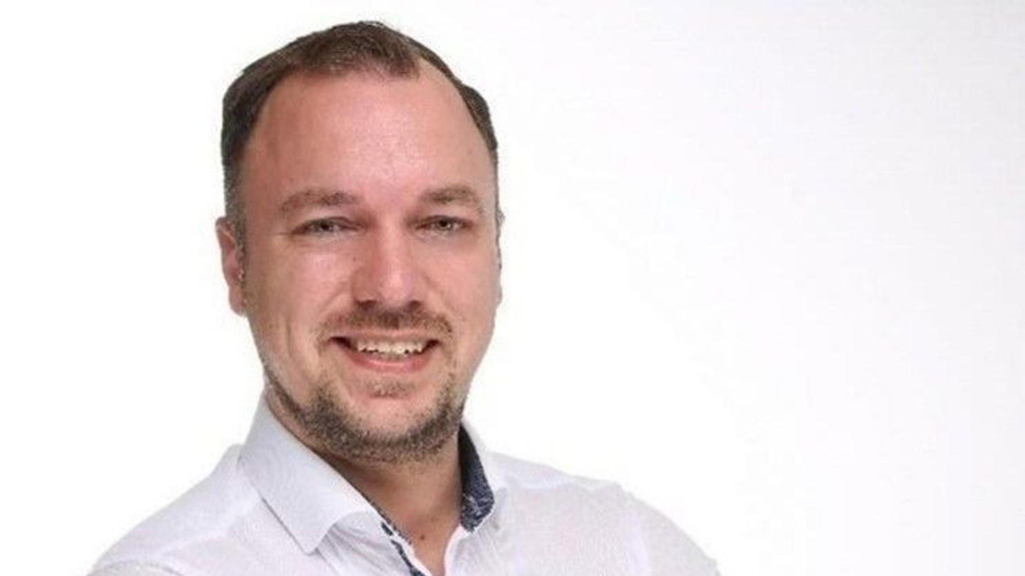 Das Bild zeigt das Gesicht von Benedict Reuß.