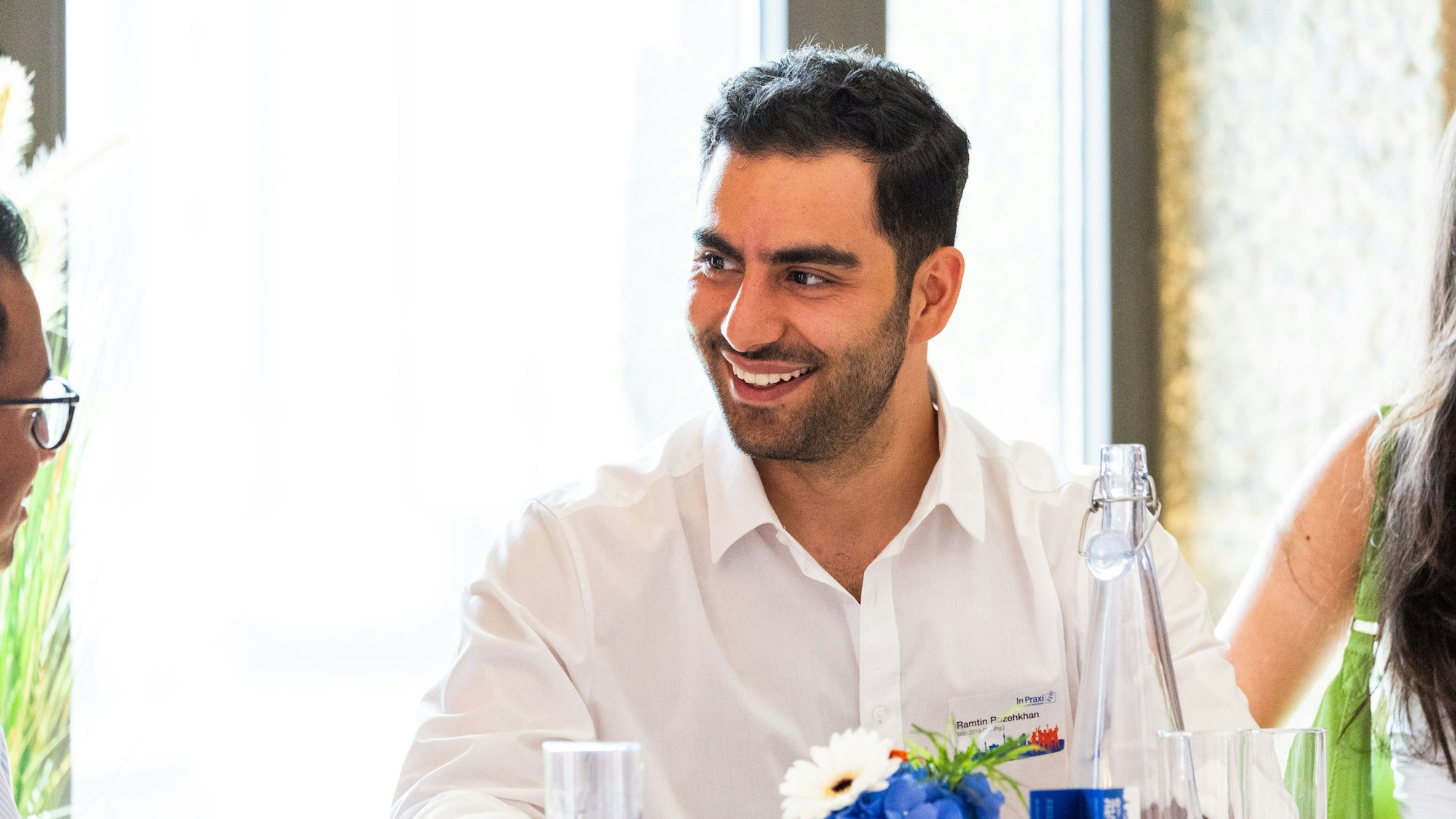 Das Bild zeigt das Gesicht von Ramtin Rozehkhan.