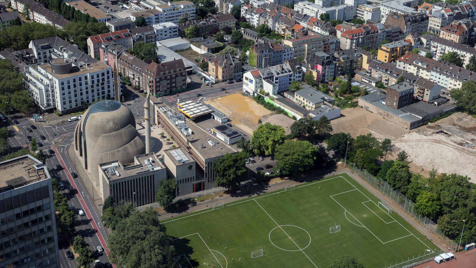Der Blick von oben auf die Moschee.