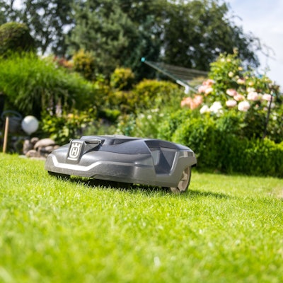 Mähroboter stellen eine Gefahr für Igel und weitere Wildtiere dar. (Symbolbild)