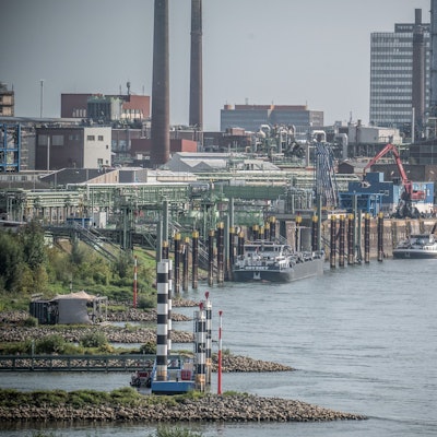 Der Chempark Leverkusen von der Wasserseite