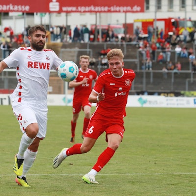 Testspiel im Leimbachstadion in Siegen, Sportfreunde Siegen (Oberliga Wetsfalen) vs. 1. FC Köln, links: Nikola Soldo (1. FC Köln), 05.07.2024, Bild: Herbert Bucco