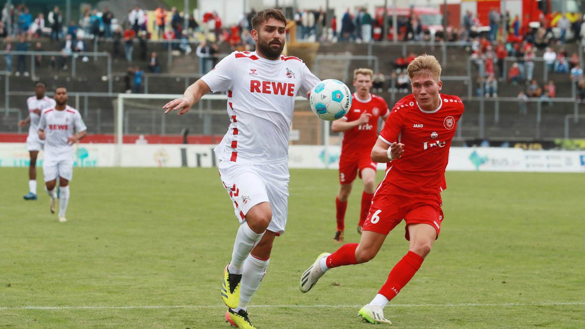 Testspiel im Leimbachstadion in Siegen, Sportfreunde Siegen (Oberliga Wetsfalen) vs. 1. FC Köln, links: Nikola Soldo (1. FC Köln), 05.07.2024, Bild: Herbert Bucco