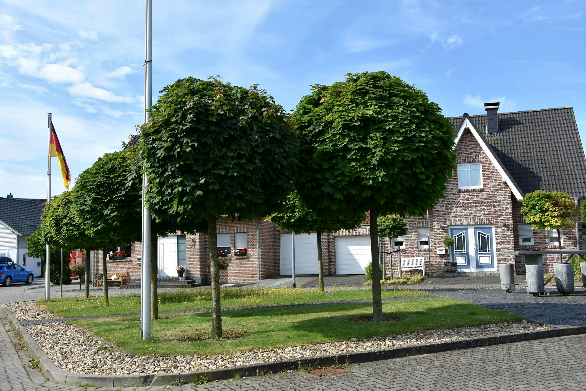 Ein Platz in Königshoven.