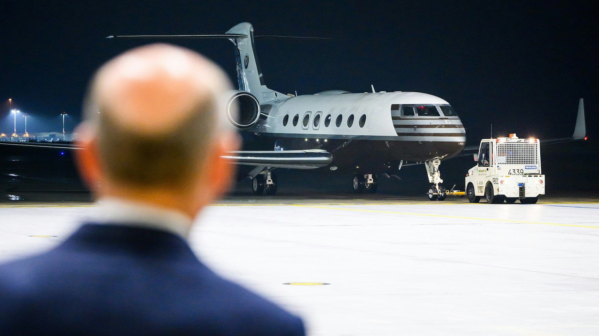 Bundeskanzler Olaf Scholz (SPD) empfängt in Köln die Freigelassenen. Nach dem Deal mit Russland wird scharfe Kritik am Kanzler von Töchtern der im Iran inhaftierten Deutschen laut.