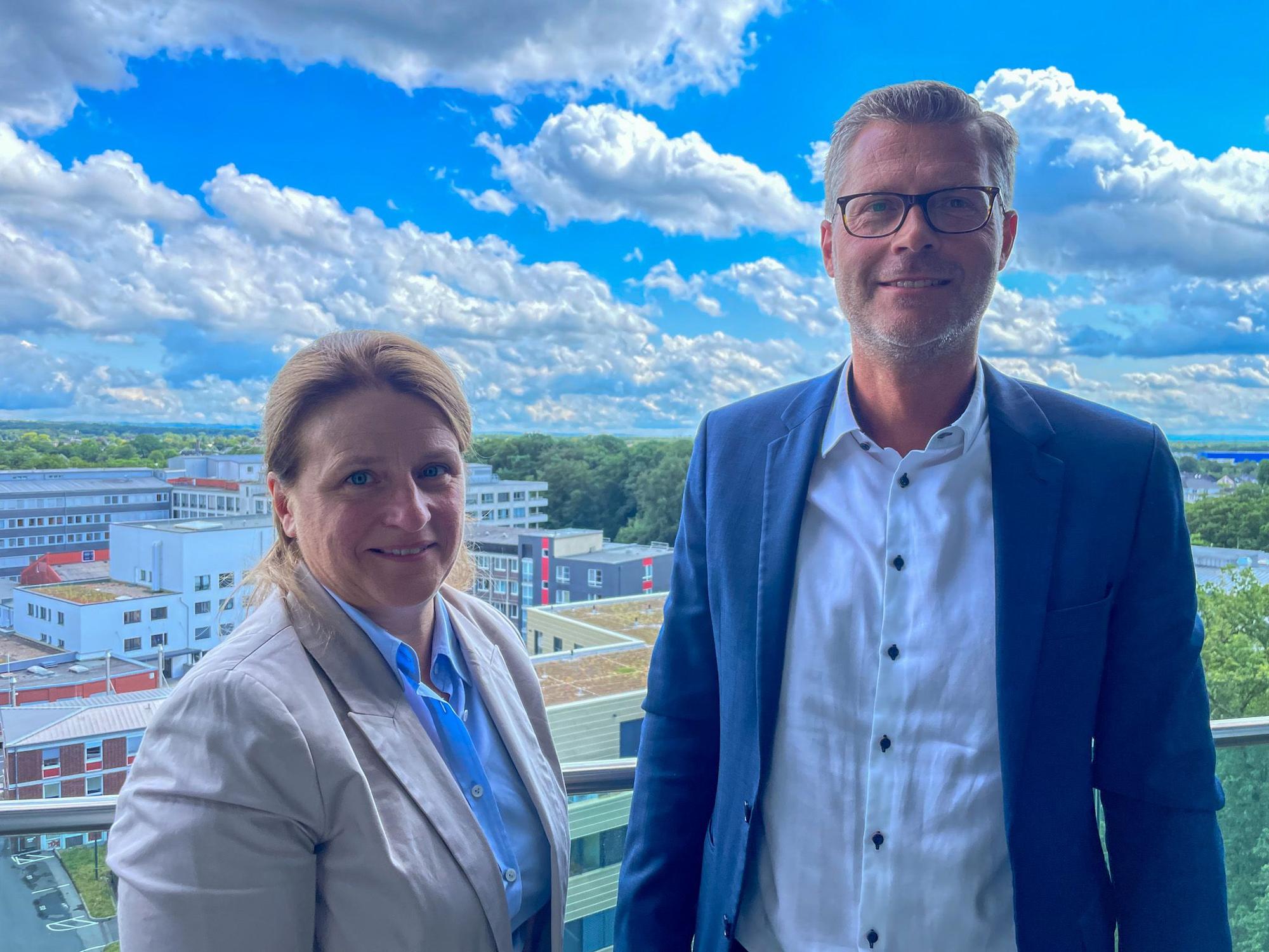 Dr. Anja Mitrenga-Theusinger, medizinische Geschäftsführerin, und André Schumann, kaufmännischer Geschäftsführer