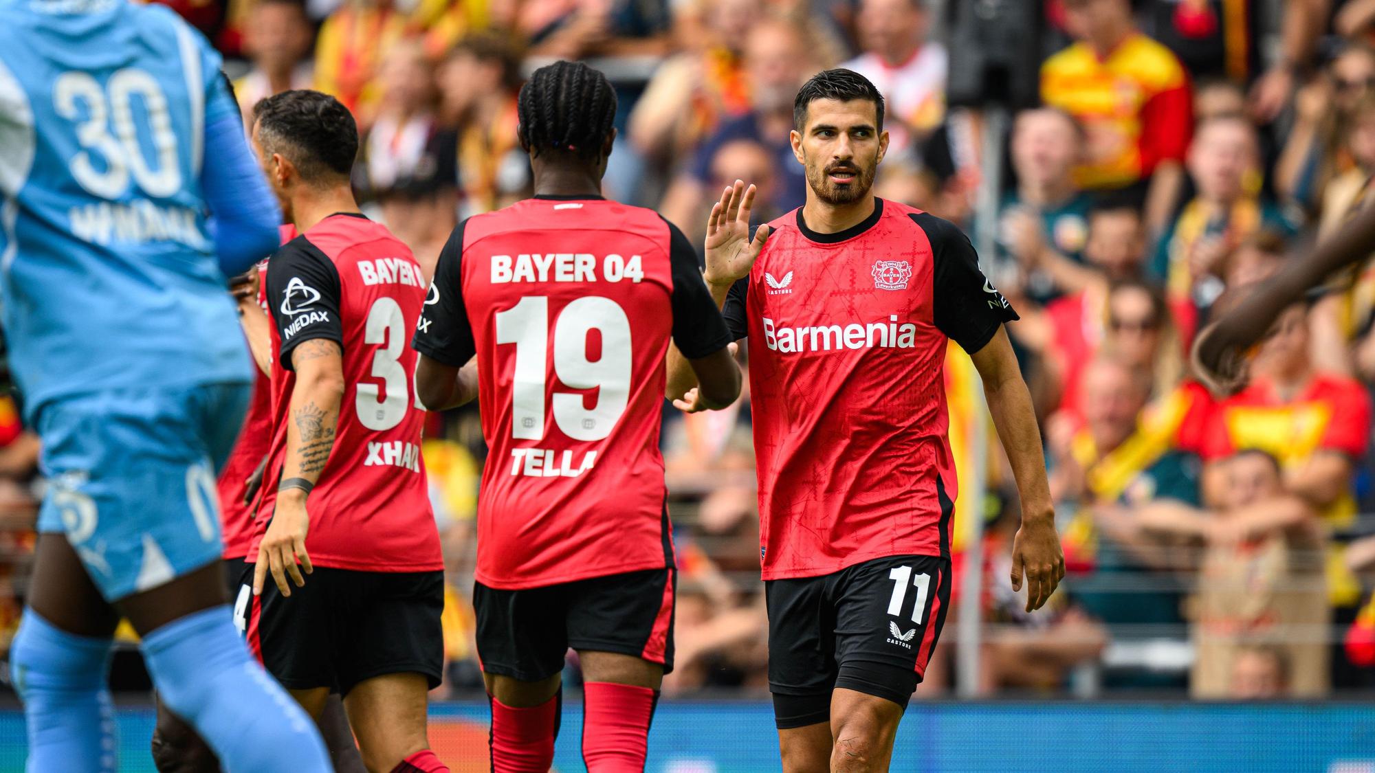 Traf erstmals für Bayer 04: Zugang Martin Terrier (r.).