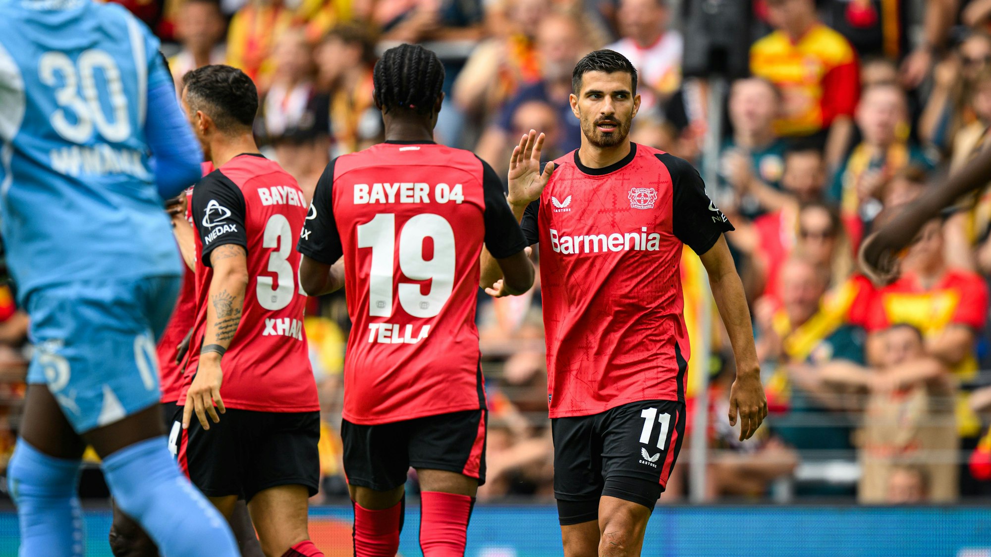 Traf erstmals für Bayer 04: Zugang Martin Terrier (r.).