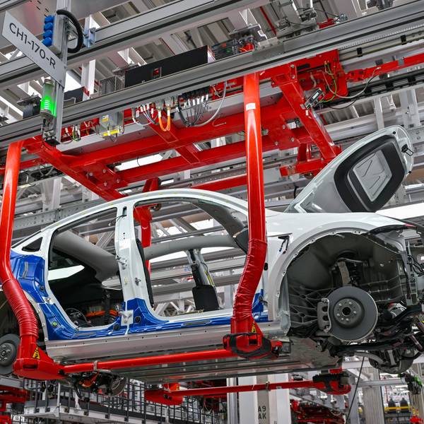 Die Produktion des Elektrofahrzeuges vom Typ Teslas Model Y in der Tesla-Gigafactory Berlin-Brandenburg.
