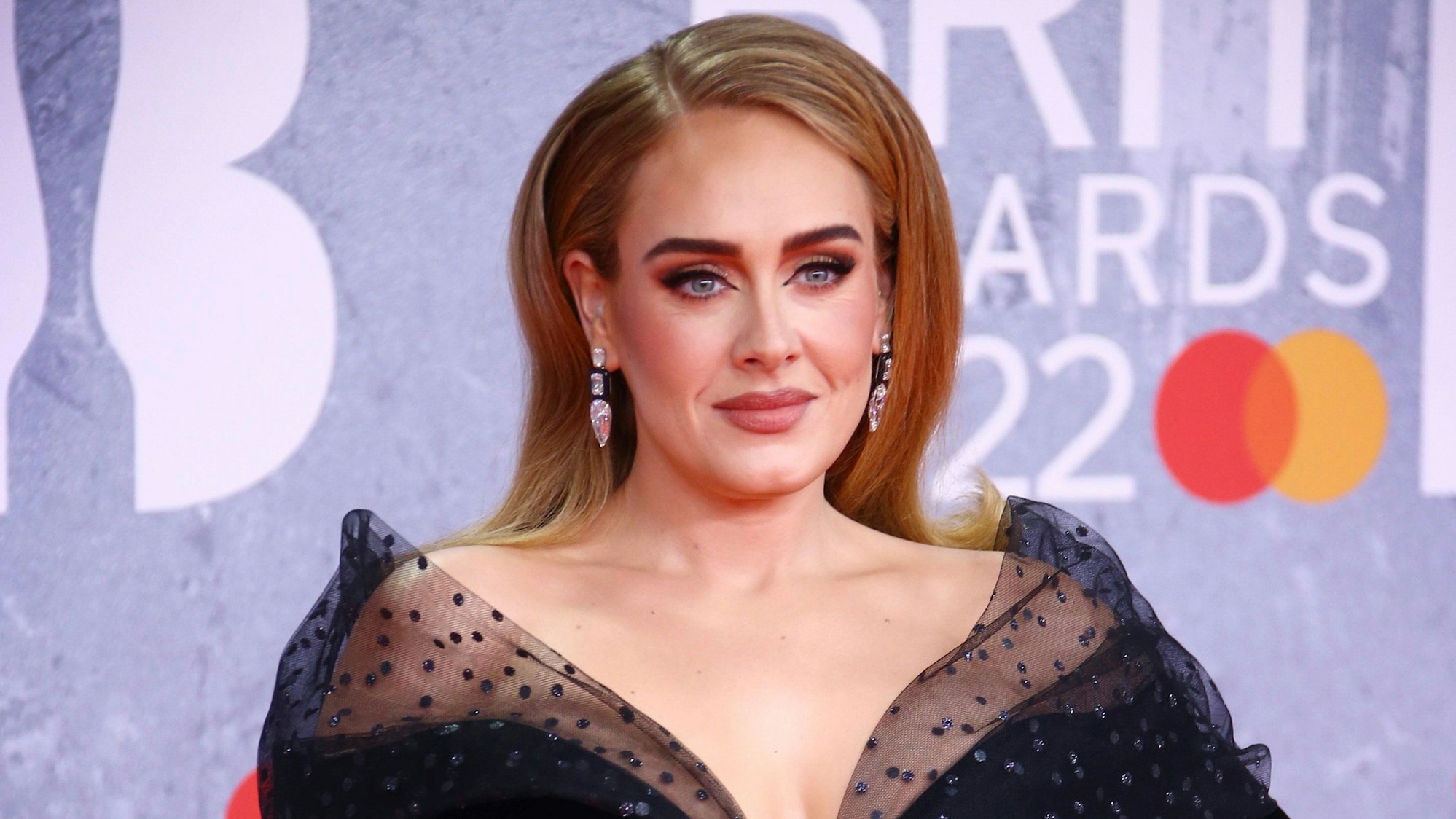 Sängerin Adele kommt zu den Brit Awards in London.