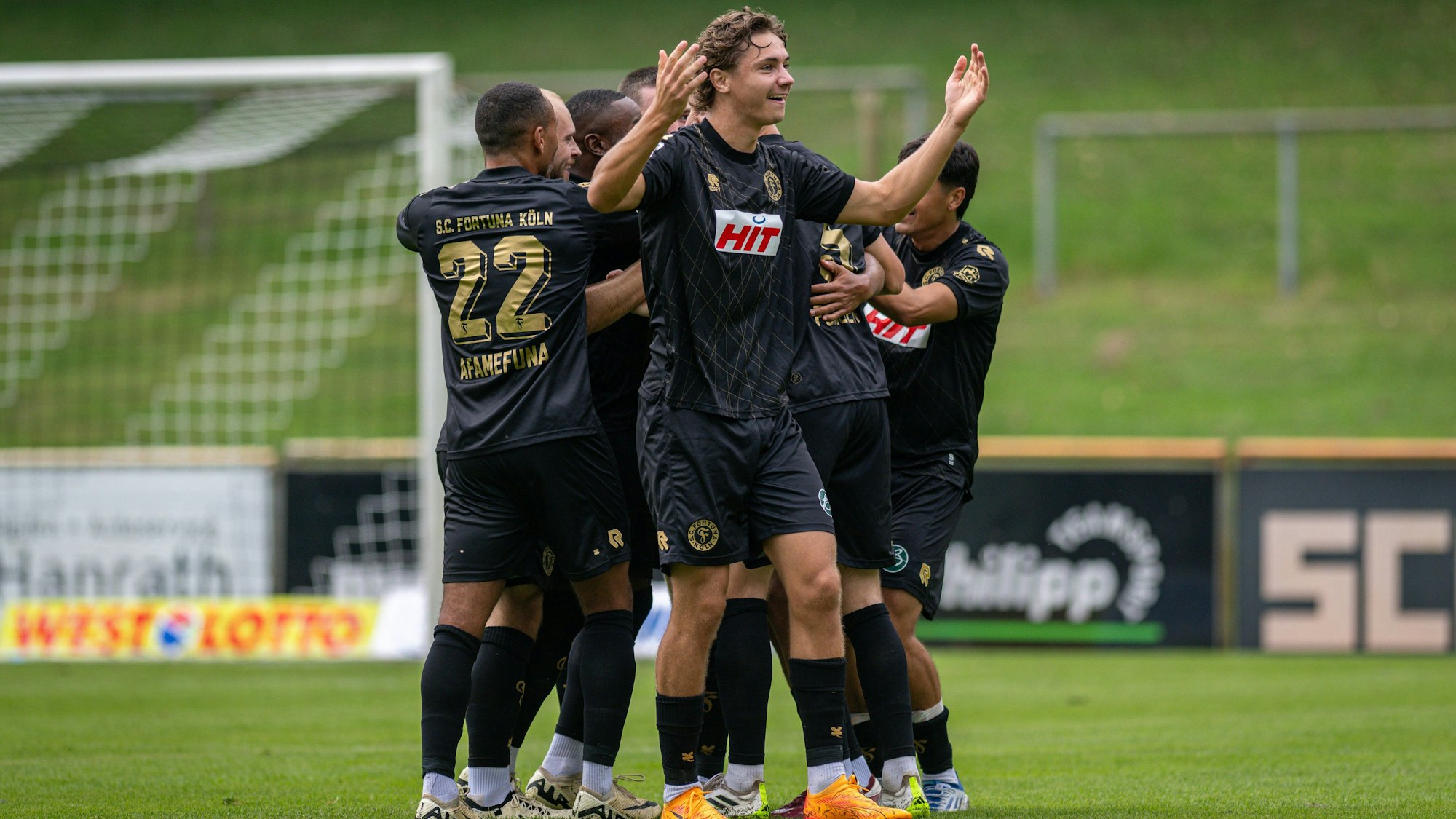 Fussball, Saison 2024/2025, Regionalliga West, 03.08.2024, 02. Spieltag, Herren, 1.FC Bocholt weiss vs. Fortuna Koeln schwarz /// v.l.: Robin Afamefuna Fortuna Koeln, Maximilian Fischer Fortuna Koeln, Bocholt Stadion am Huenting Nordrhein-Westfalen Deutschland *** Soccer, Season 2024 2025, Regionalliga West, 03 08 2024, 02 Matchday, Men, 1 FC Bocholt white vs Fortuna Koeln black v l Robin Afamefuna Fortuna Koeln , Maximilian Fischer Fortuna Koeln , Bocholt Stadion am Huenting Nordrhein Westfalen Germany 240803_fb_1fc-bocholt_fortuna-koeln_31704