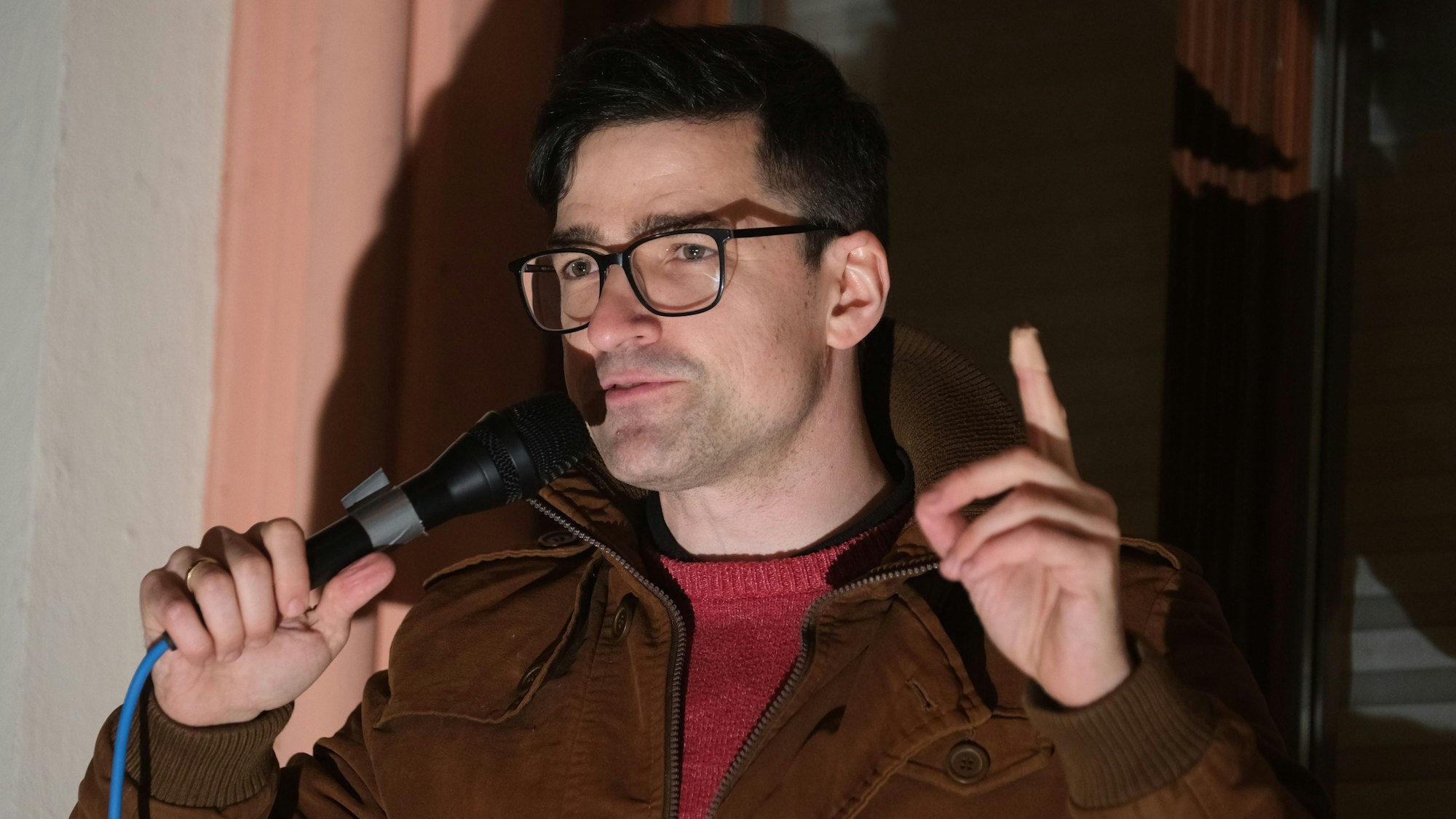 Martin Sellner spricht bei einer Kundgebung der Identitären Bewegung.