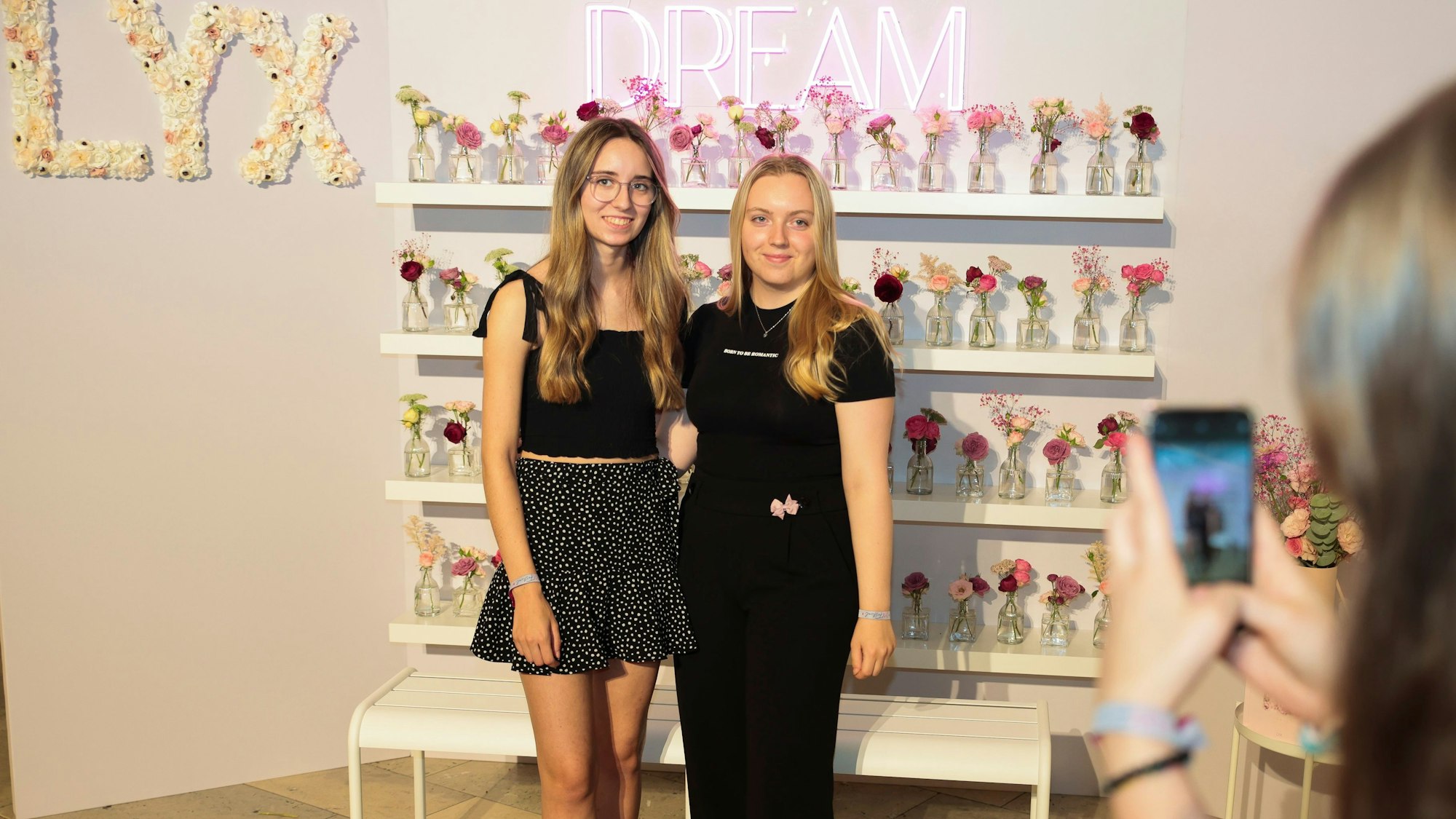 Lara und Rieke beim Lyx-Festival im Kölner Gürzenich.