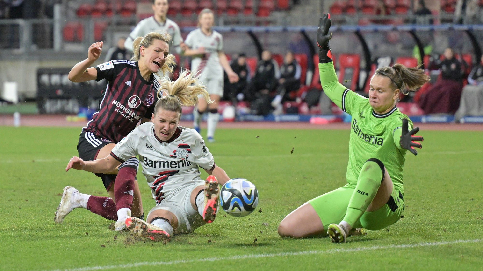 12.02.2024 - Fussball - Saison 2023 2024 - 1. Frauen - Fussball - Bundesliga - 13. Spieltag: 1. FC Nürnberg FCN Club - Bayer 04 Leverkusen - Sportfoto Zink / - xwoxzix - von links : Medina Desic 30, 1. FC Nürnberg / FCN Melissa Friedrich 3, Bayer Leverkusen Friederike Repohl 27, Bayer Leverkusen *** 12 02 2024 Soccer Season 2023 2024 1 Womens Soccer Bundesliga 13 Matchday 1 FC Nürnberg FCN Club Bayer 04 Leverkusen Sportfoto Zink xwoxzix from left Medina Desic 30, 1 FC Nürnberg FCN Melissa Friedrich 3, Bayer Leverkusen Friederike Repohl 27, Bayer Leverkusen
