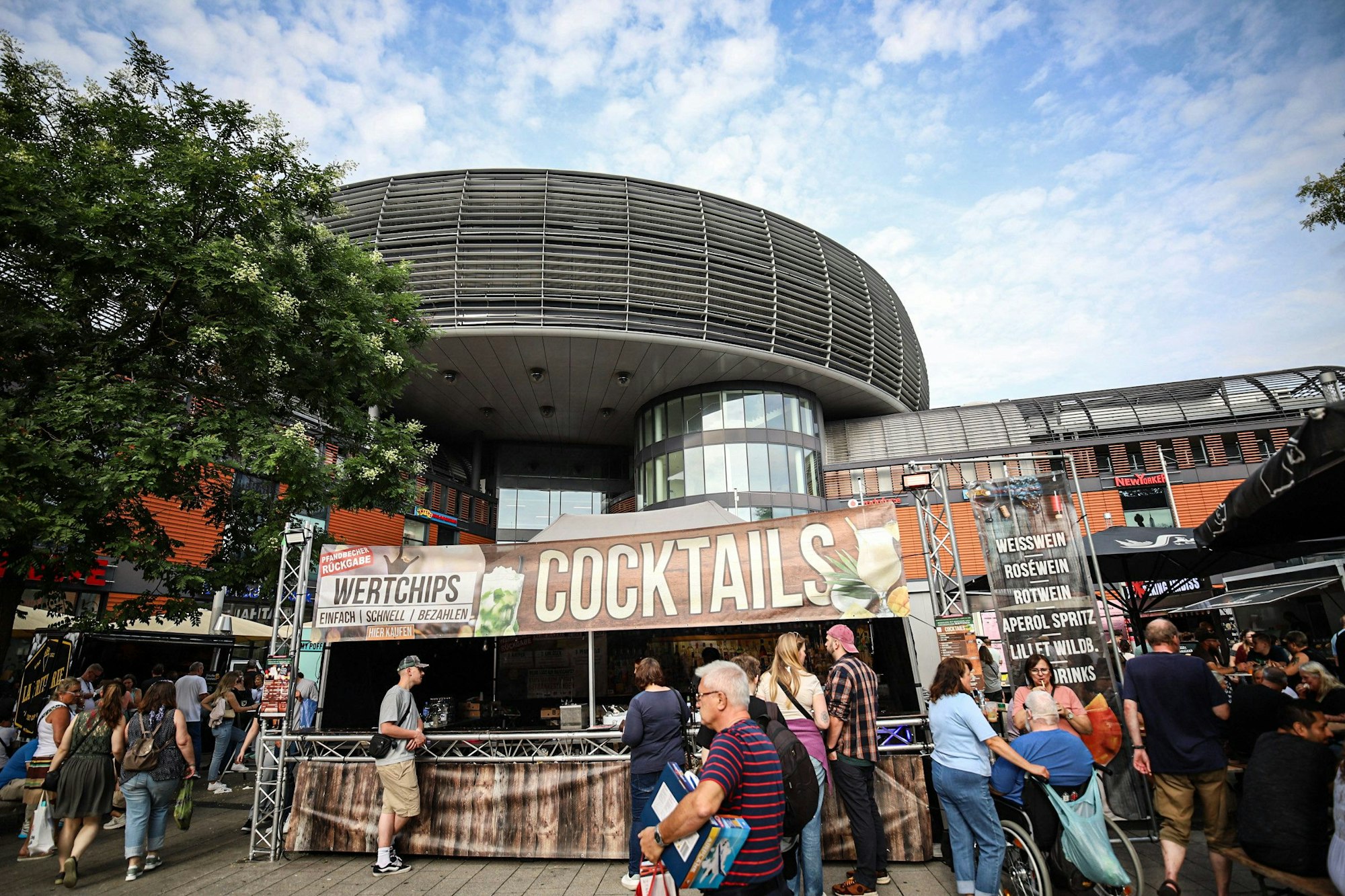 Street-Food in Leverkusen: Musik, Tanz und ausgelassene Stimmung in den Straßen!