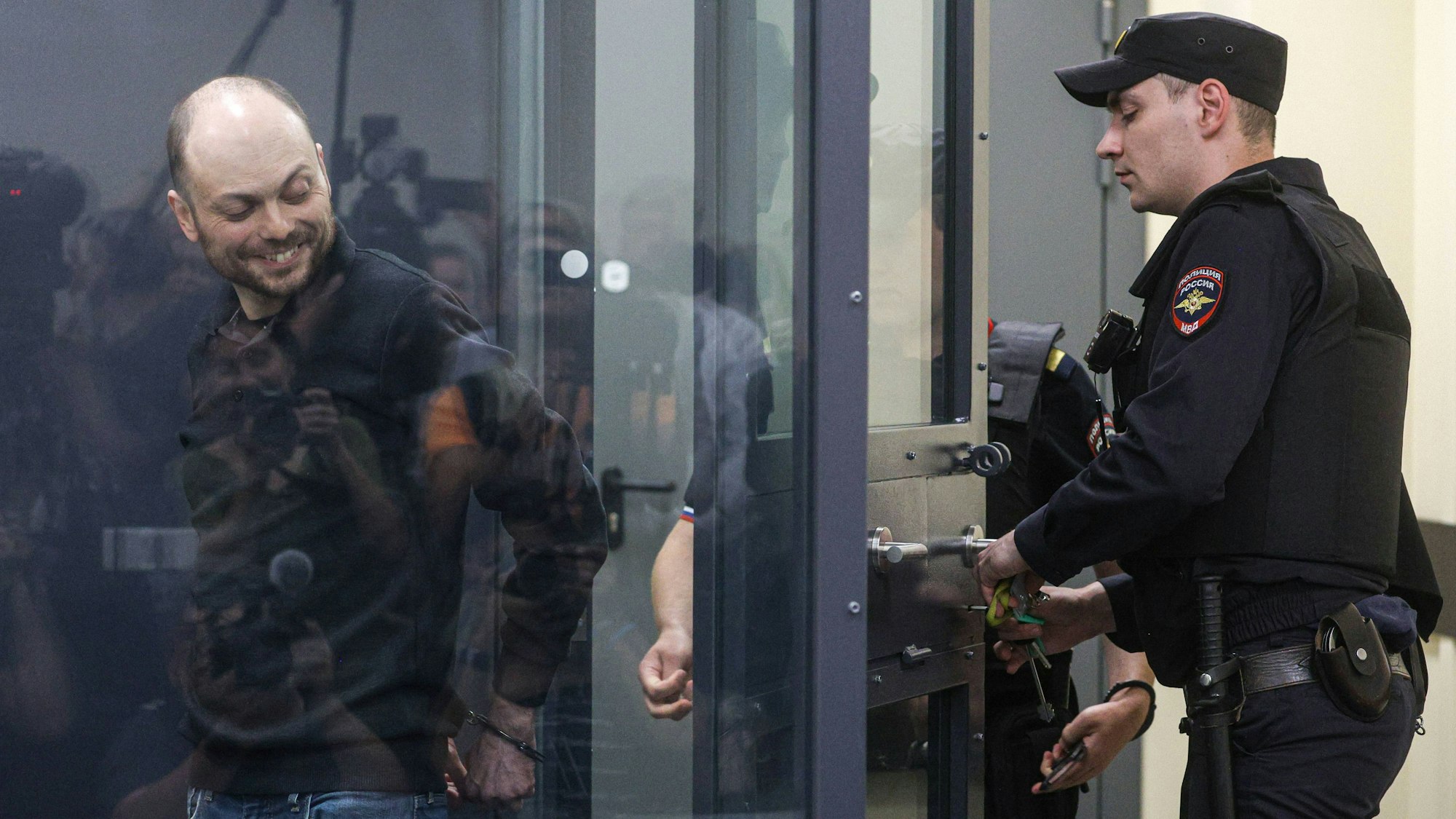 Wladimir Kara-Mursa bei einem Gerichtstermin in Moskau im Juli 2023.