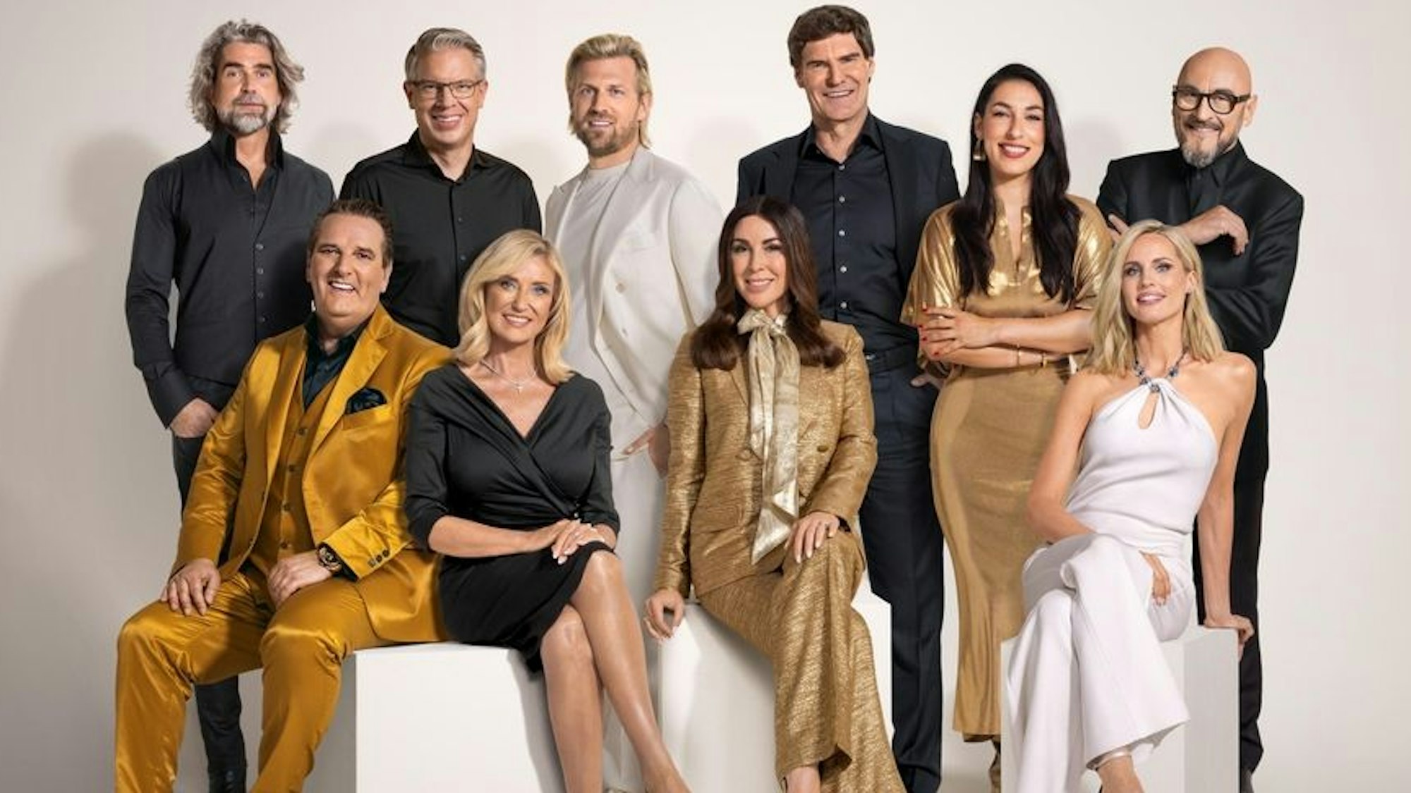 Die Investoren von „Die Höhle der Löwen“: v.l.: Nils Glagau, Ralf Dümmel, Frank Thelen, Dagmar Wöhrl, Tillman Schulz, Judith Williams, Carsten Maschmeyer, Tijen Onaran, Janna Ensthaler und Jochen Schweizer.
