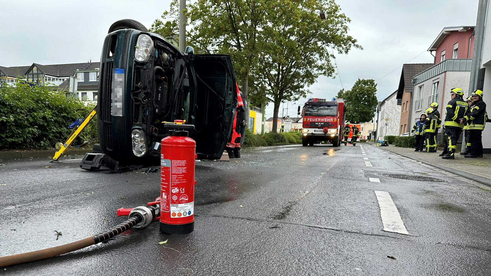 Der VW Polo wurde herumgeschleudert und blieb schließlich auf der Seite liegen.