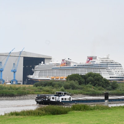 Das Kreuzfahrtschiff „Disney Treasure“ verlässt an diesem Samstag das Baudock der Papenburger Meyer Werft.