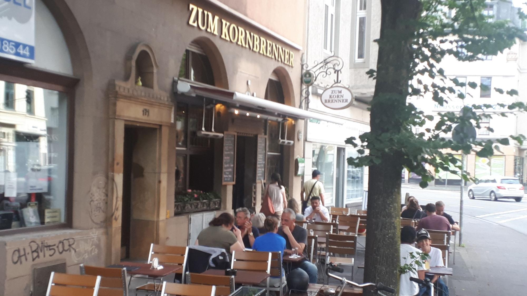 Die Nippeser Traditionsgaststätte „Zum Kornbrenner“ hat auch Außenplätze. (Archivbild)