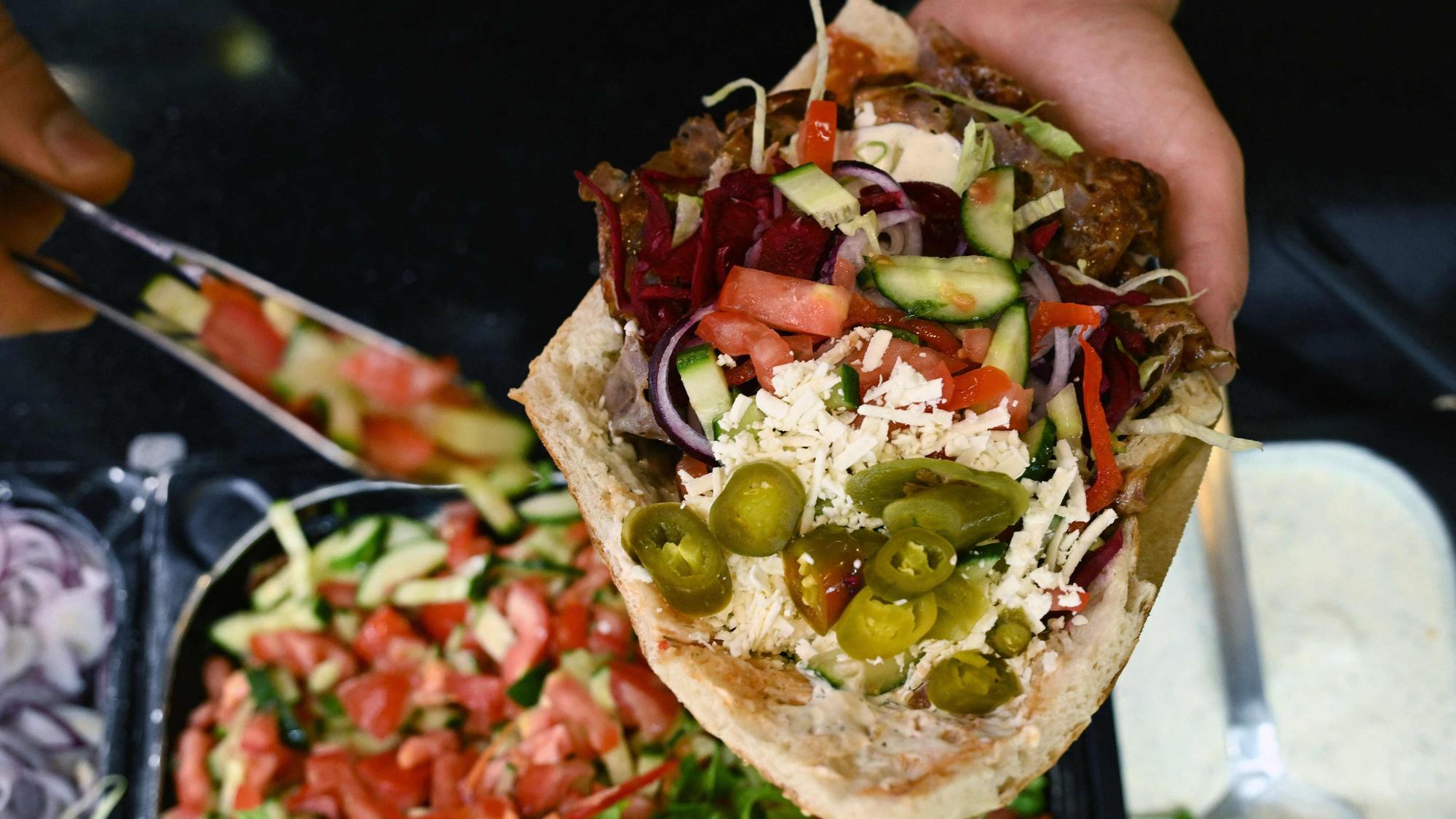 Ein sehr lecker aussehender Döner.