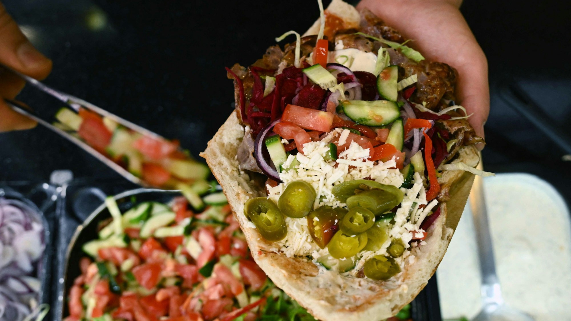 Ein sehr lecker aussehender Döner.