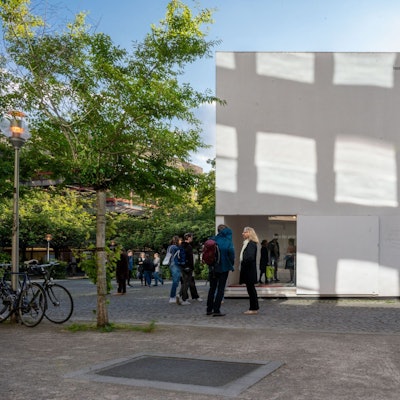 Das Bild zeigt den Kultur-Kubus auf dem Josef-Haubrich-Hof.