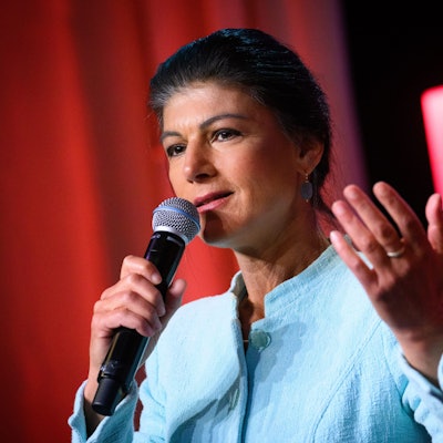 Sahra Wagenknecht, Parteivorsitzende des Bündnis Sahra Wagenknecht (BSW), reagiert nach den ersten Europawahl-Prognosen auf der Wahlparty des BSW.