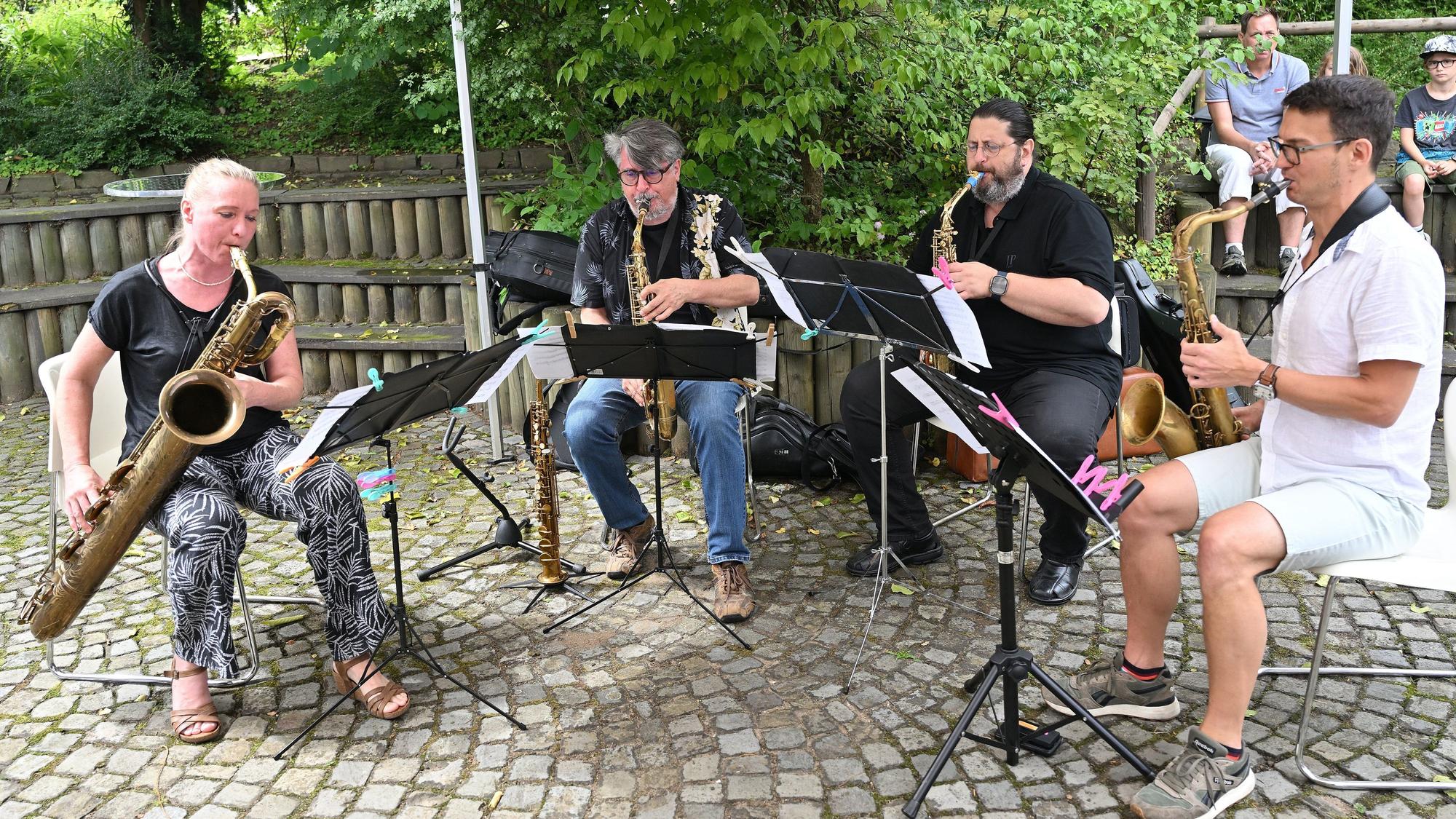 Ein Bläserensemble spielt beim Museumsfest im Bergischen Museum für Bergbau, Handwerk und Gewerbe.