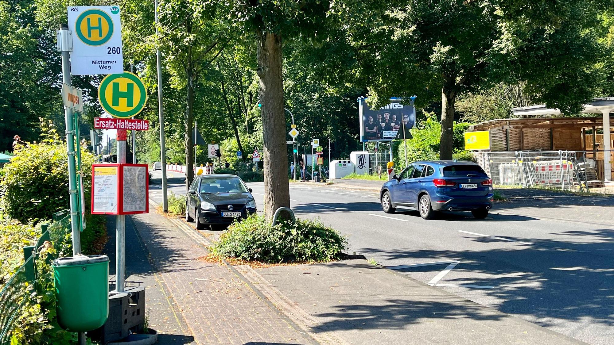 Bushaltestelle gegenüber der Stadtgrenz-Schänke an der Mülheimer Straße in Schlebusch
