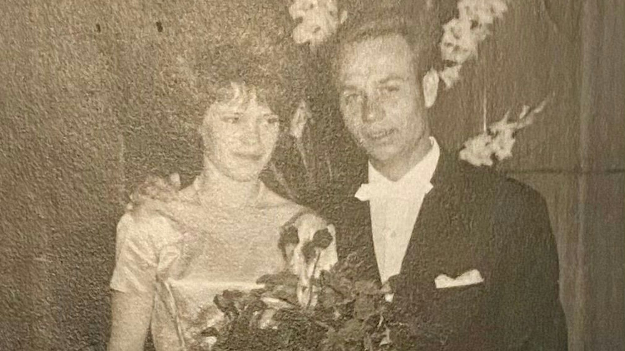 Das Hochzeitsbild des Jubelpaars in Schwarz-Weiß.