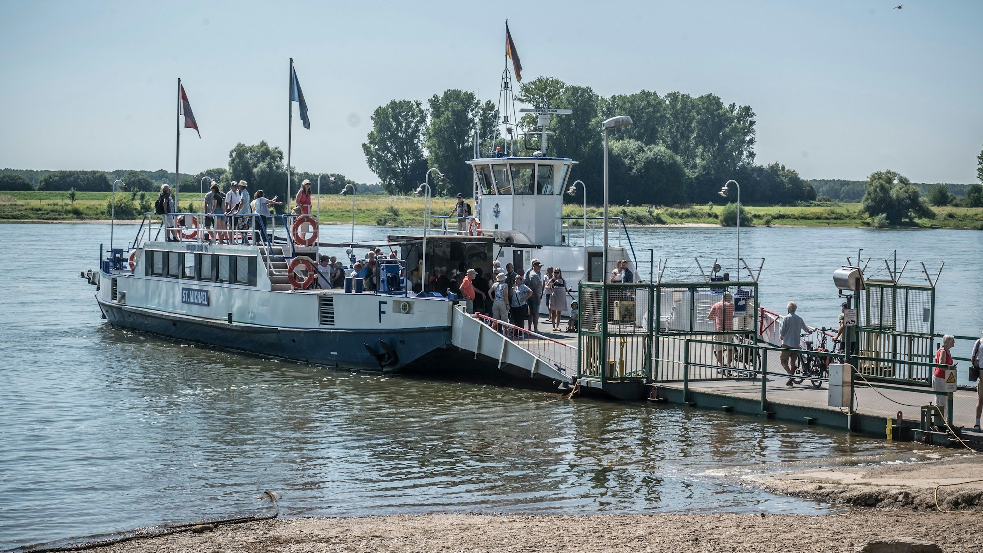 Die neue Hitdorfer Fähre St. Michael