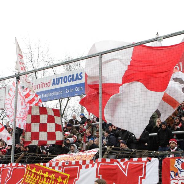 Fußball, Stadiongeschichte SC Fortuna Köln Fußball 3. Liga Saison 2015/2016 26. Spieltag am Samstag, 20. Februar 2016 im Südstadion in Köln: Fortuna Köln - SV Wehen Wiesbaden Fans von Fortuna Koeln Fortuna Köln - SV Wehen Wiesbaden