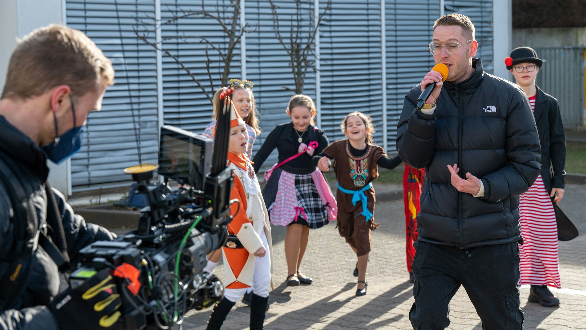 Mo-Torres bei einem Videodreh für den Karneval in Nippes