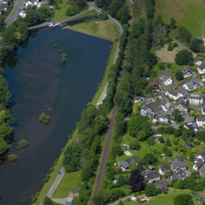 Die Stauanlage in Osberghausen aus der Luft aufgenommen.
